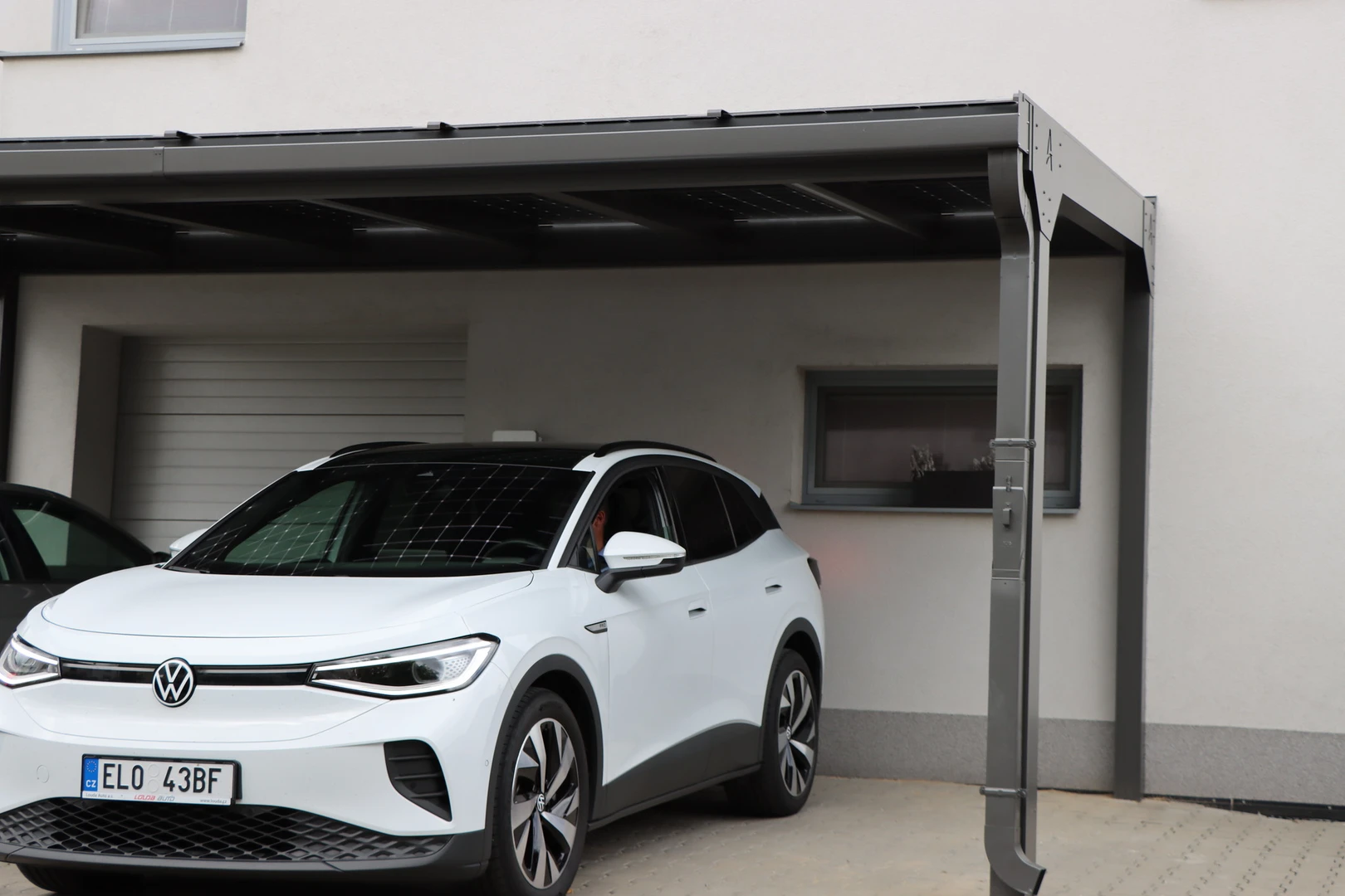 carport-solar-premium-5-97487146-1920x1080-0